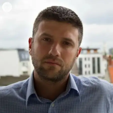Artur, 44