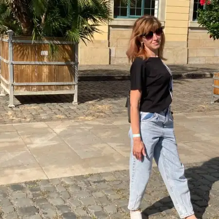 Lary, 45