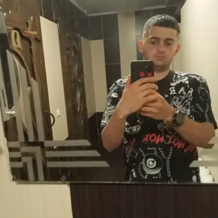 Mihailo, 28