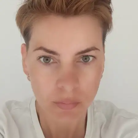 アリョーナ, 44