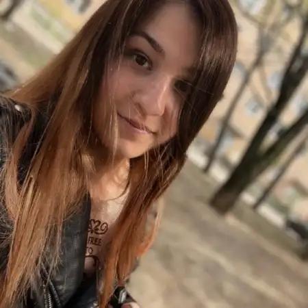 Karina, 33