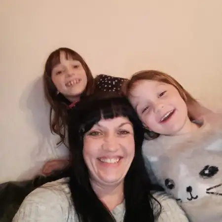 Liliya, 44
