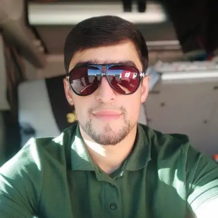 Maks, 30