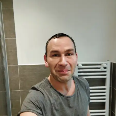 Rustam, 42