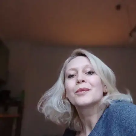 エレーナ, 52