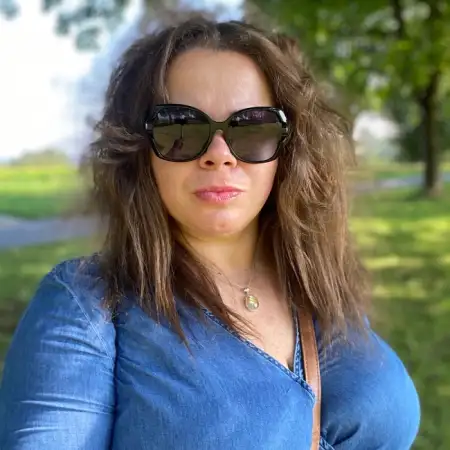 エレーナ, 45