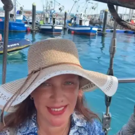 Juliia, 52