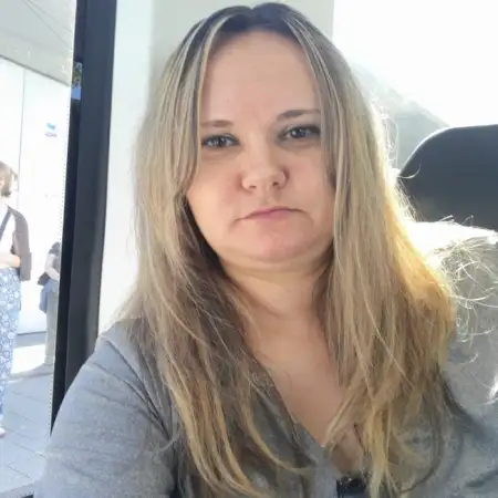 Yuliia, 43
