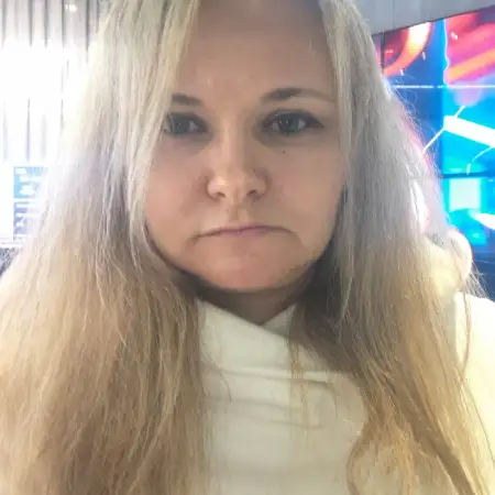 Yuliia, 43