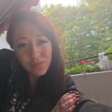 Karina, 44