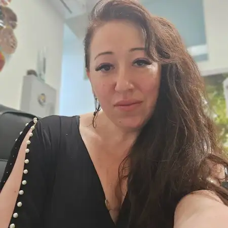 Karina, 44