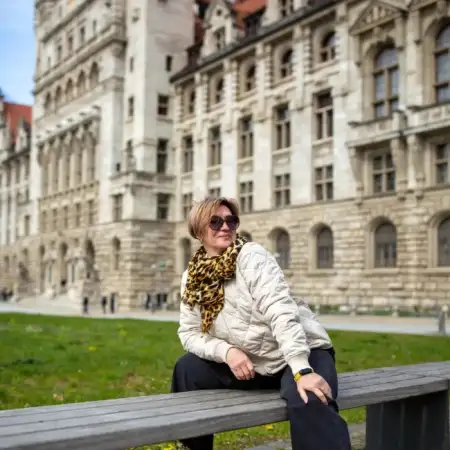 Yuliia, 55