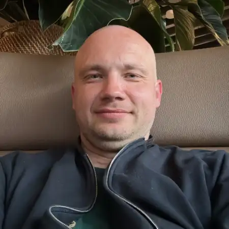 Niko, 40