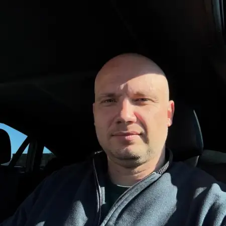 Niko, 40