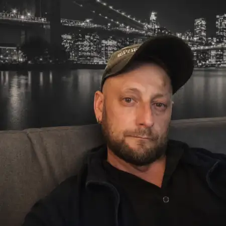 Valeri, 44