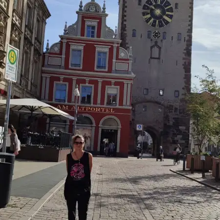 lila, 52