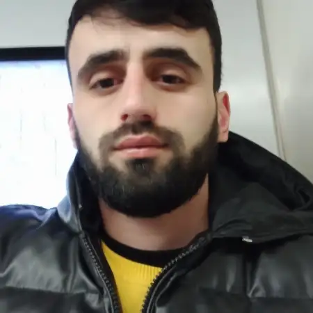 Manuchehr, 32