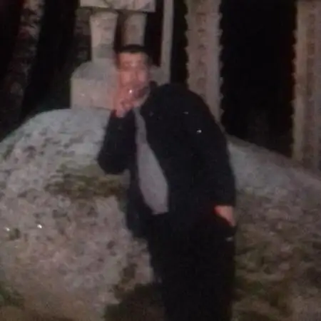 Andrej, 42