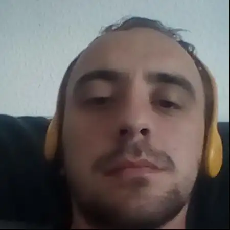 Artur, 35