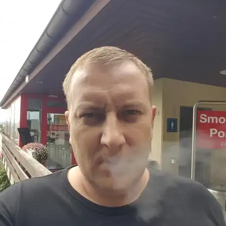 Nik, 43