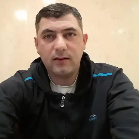 VACHAGAN, 38