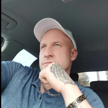 Sergej, 44