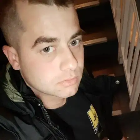 Petru, 32