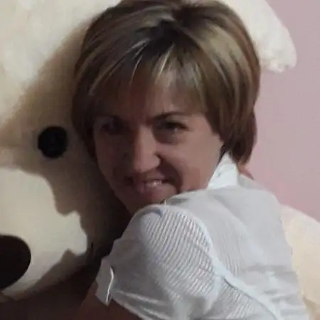 Yanina, 49 