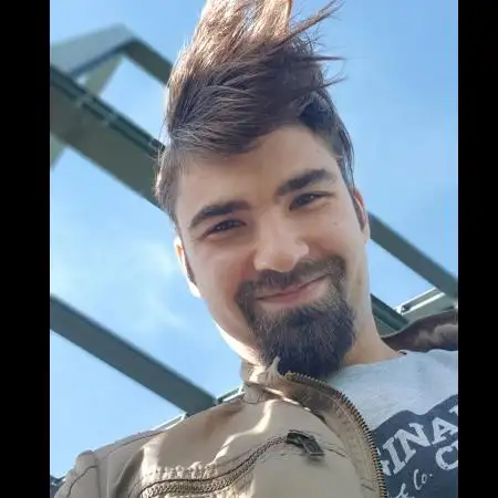 Andrej, 36