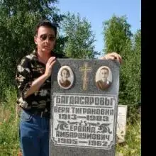 写真 ゲンナジー 2 Питер. Южное кладбище. Пятая яблоневая.
Родители. Умершая жена. Рядом и мое фото.