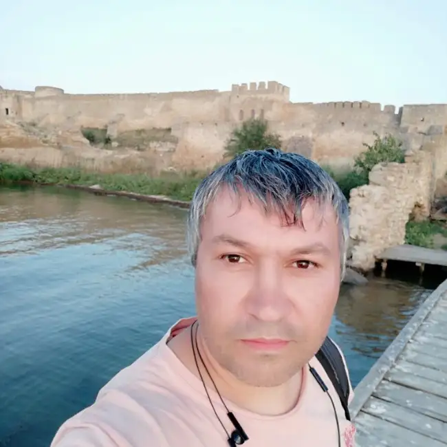 ユーリ, 48
