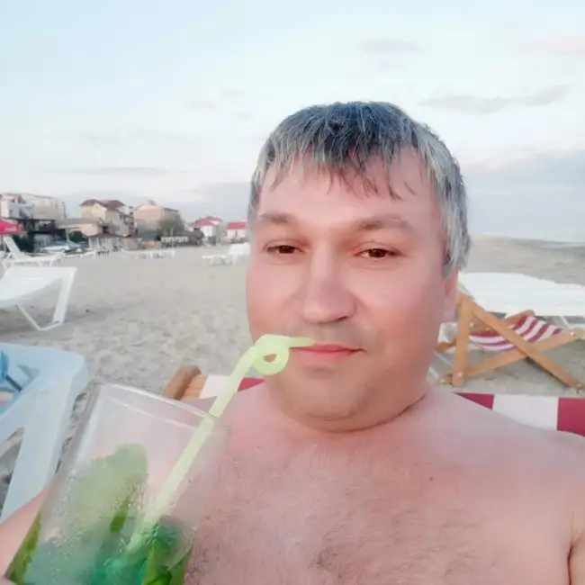 ユーリ, 48