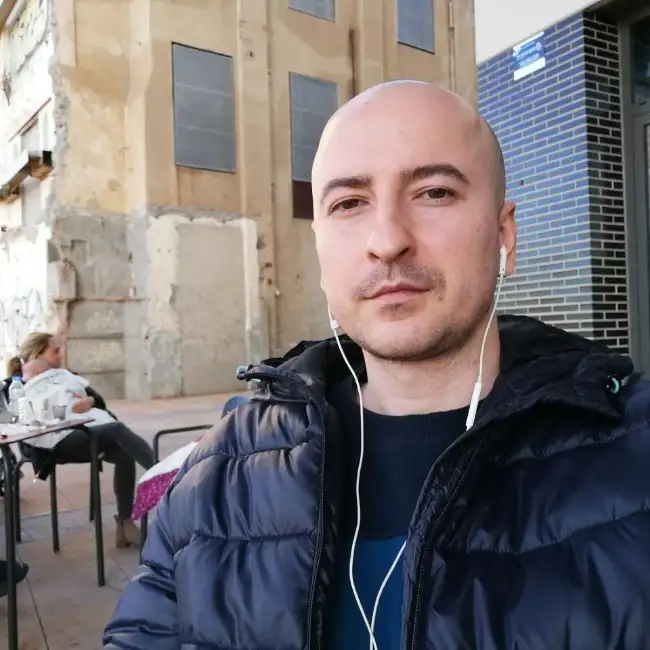 Maks, 35