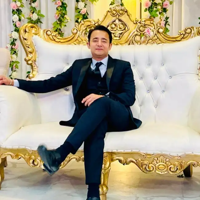 Zeeshan, 41